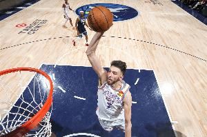 打球风格像切特？周琦：以前有点像 在NBA时候我打得靠外