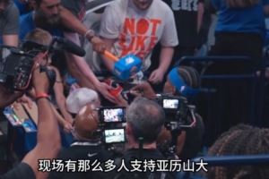 队记：SGA每场都会花30分钟与球迷互动 他把这些融入进了赛前流程