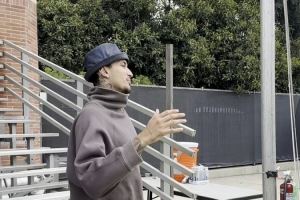 ⚽🤝🏀NBA球星库兹马造访国米训练营，获赠18号球衣