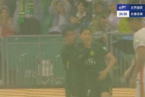 国安2-0领先亚泰！国安前场精彩配合，曹永竞包抄破门法比奥助攻