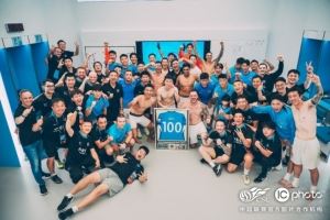 深圳新鹏城vs上海申花赛后大合影！谁的笑容最甜😊