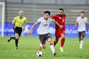 记者:缺席昨天训练的曹永竞今天参加训练 下一场战日本能上