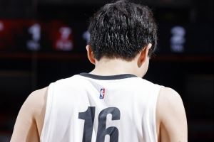  杨瀚森：教练不让说my bad但我还是要承认错误 所以改说my fault