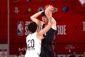  👀队媒：杨瀚森的篮板球让人失望 但扣篮&妙传都已是常规操作