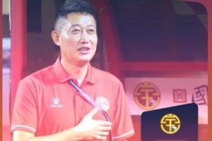  记者：前国脚王霄已接近青岛红狮足球俱乐部体育总监一职